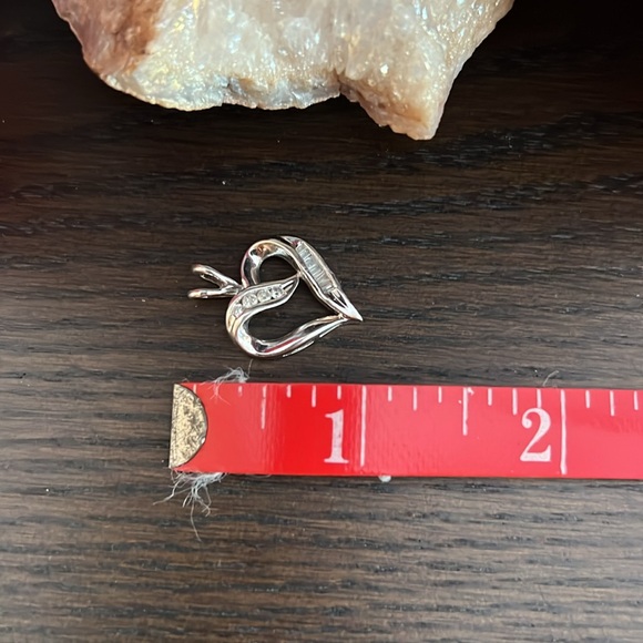 Vintage 10K White Gold with Diamonds TAJ Heart Pendant - Picture 3 of 4